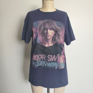 Taylor Swift The 1989 World Tour T-shirt - size M